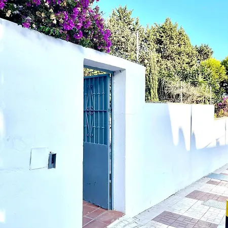 Apartment With Communal Pool