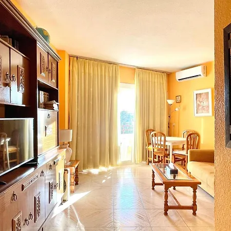 Apartment With Communal Pool *